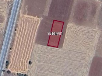 GÜNEYSINIRDA İMARLI ARSA 