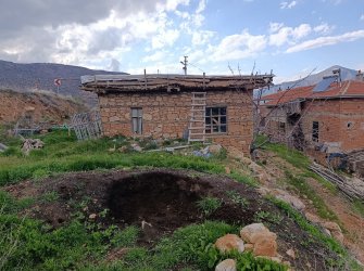 HADİM BADEMLİ’DE ARSA İÇİNDE 2 KATLI EV – UYGUN FİYATLI FIRSAT!