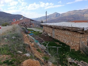 HADİM BADEMLİ’DE ARSA İÇİNDE 2 KATLI EV – UYGUN FİYATLI FIRSAT!